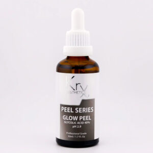 Auf dem Bild ist ein kosmetisches Produkt der Marke KrX AESTHETICS zu sehen. Es handelt sich um ein Peeling-Serum in einer braunen Glasflasche mit weißem Etikett und weißer Pipettenkappe. Der Produktname lautet PEEL SERIES – GLOW PEEL. Es enthält 40 % Glykolsäure (Glycolic Acid) und hat einen pH-Wert von 2,9. Unten auf dem Etikett steht „Professional Grade“ sowie die Menge: 50 ml / 1.7 FL. OZ. Das Produkt ist für die professionelle kosmetische Anwendung gedacht und zielt darauf ab, die Haut zu erneuern, den Teint aufzuhellen und einen frischen Glow zu verleihen.