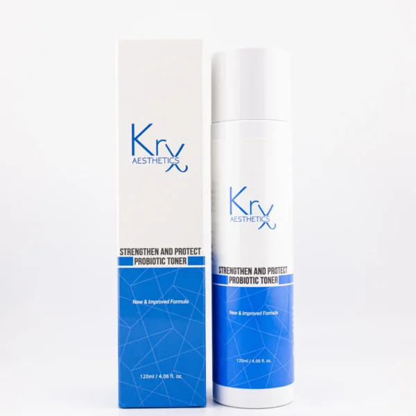 Bildbeschreibung (für sehbeeinträchtigte Personen): Das Bild zeigt ein Pflegeprodukt der Marke KrX Aesthetics mit dem Namen “Strengthen and Protect Probiotic Toner”. Links ist die Produktverpackung (eine weiße Kartonverpackung mit blauem unteren Bereich), rechts die passende Tonerflasche. Beide tragen das gleiche Design: Oben ist das KrX Aesthetics-Logo in Blau, darunter steht in schwarzer Schrift der Produktname. Im unteren blauen Bereich steht “New & Improved Formula” und die Füllmenge: 120 ml / 4.06 fl. oz. Das Design wirkt clean und professionell.