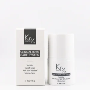 Das Bild zeigt das Produkt YouthPlex Face Lift Serum von Krx Aesthetics aus der Serie Clinical Home Care System. Links ist die weiße Verpackung mit schwarzem Logo und Schriftzug zu sehen, rechts daneben steht die passende weiße Flasche. Das Serum enthält 100 % Volufiline™ von Sederma France und ist in einer Größe von 30 ml (1 fl. oz.) erhältlich. Das Design wirkt schlicht, hochwertig und medizinisch-professionell.