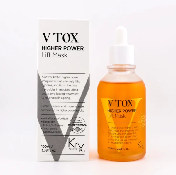Das Bild zeigt ein hochwertiges Lifting-Produkt von KrX Aesthetics mit dem Namen V TOX – Higher Power Lift Mask. Links im Bild befindet sich die Produktverpackung, rechts daneben steht die passende Glasflasche mit Pipette und gold-orangener Flüssigkeit. Auf der Verpackung und der Flasche steht in englischer Sprache: „A newer, better, higher power lifting mask that intensely lifts, tightens, and firms the skin. It provides immediate effect and a long-lasting treatment to reverse skin ageing.“ Zusätzlich erwähnt werden: • 6 Arten von Kollagen • 11 Peptide • 10 Frucht- und Pflanzenextrakte • Niacinamide & Bioflavonoide • Bis zu 20 Anwendungen pro Flasche Die Verpackung ist modern in Weiß und Schwarz gestaltet, die Flasche selbst edel und funktional mit goldfarbenem Etikett.