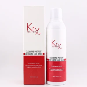 Das Bild zeigt ein Kosmetikprodukt der Marke Krx Aesthetics mit der Bezeichnung „CLEAR AND PREVENT ANTI ACNE FACE WASH“. Links ist die rechteckige Produktverpackung in Weiß mit einem roten unteren Bereich zu sehen. Rechts daneben steht die passende Flasche mit einem weißen Pumpverschluss und rotem Etikett. Unter dem Produktnamen steht: „New & Improved Formula – Now formulated to be gentler on skin, tougher on acne and blemishes.“ Das Produkt enthält 100 ml (3.38 fl. oz.). Die Gestaltung ist klar strukturiert, modern und vermittelt einen medizinisch-professionellen Eindruck.