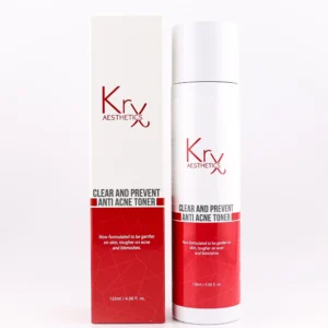...beschreibt Das Bild zeigt ein Hautpflegeprodukt der Marke Krx Aesthetics. Links ist die Produktverpackung (eine weiße Box mit rotem unteren Bereich), rechts daneben steht die passende Flasche. Beide tragen die Aufschrift: „CLEAR AND PREVENT ANTI ACNE TONER“. Darunter steht in kleinerer Schrift: „Now formulated to be gentler on skin, tougher on acne and blemishes.“ Das Produkt enthält 120 ml (4,06 fl. oz.). Die Gestaltung ist in Weiß und Rot gehalten und wirkt klinisch-rein sowie modern.