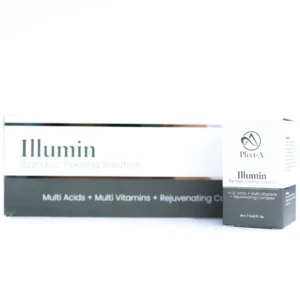 Das Bild zeigt eine rechteckige Produktverpackung mit der Aufschrift: Illumin Biphasic Peeling Solution Darunter steht der Claim: Multi Acids + Multi Vitamins + Rejuvenating Complex Rechts neben der Verpackung ist ein kleines Glasfläschchen mit bläulichem Schraubdeckel zu sehen, das die Peelinglösung selbst enthält. Die Flüssigkeit hat eine zweiphasige Struktur – unten gelblich und oben klar – was den Namen „Biphasic“ (zweiphasig) unterstreicht. Auf dem Etikett ist das gleiche Branding wie auf der Box zu erkennen: Pfect-A. Die Optik vermittelt einen professionellen, hochwirksamen Eindruck – ideal für medizinisch-kosmetische Anwendungen.
