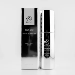 Auf dem Bild ist ein hochwertiges Hautpflegeprodukt der Marke Pfect-A zu sehen. Es handelt sich um das PRO AGE Cellular Booster NMN + NAD⁺ Serum. Links im Bild steht die rechteckige Produktverpackung in Schwarz und Silber mit weißer Schrift. Darauf ist das Markenlogo „Pfect-A“ sowie der Produktname zu lesen. Rechts daneben befindet sich der passende Pumpspender – ein glänzender, silberfarbener Flakon mit dem gleichen Aufdruck. Die Füllmenge beträgt 53 ml / 1.79 fl. oz.