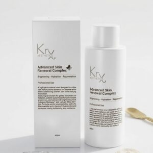 KrX Aesthetics Advanced Skin Renewal Complex Toner Flasche mit Verpackung in einer professionellen Spa-Umgebung