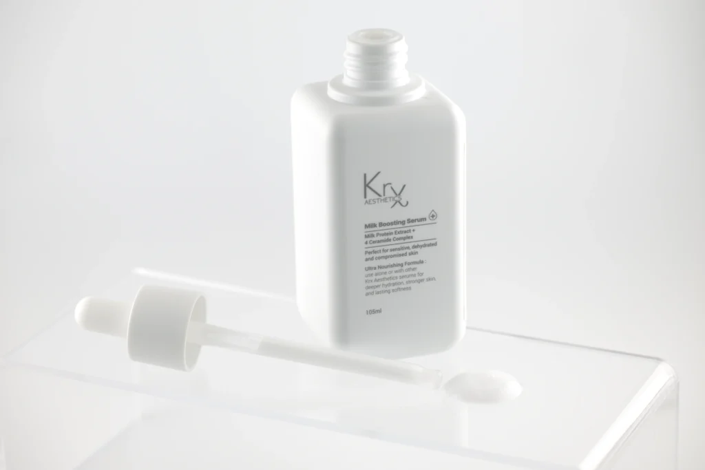 Serumflasche mit Pipette des KRX Milk Boosting Serums für intensive Hautpflege