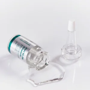 Geöffnete DERMATHOD Phyto PN Ampoule für professionelle Gesichtsbehandlungen